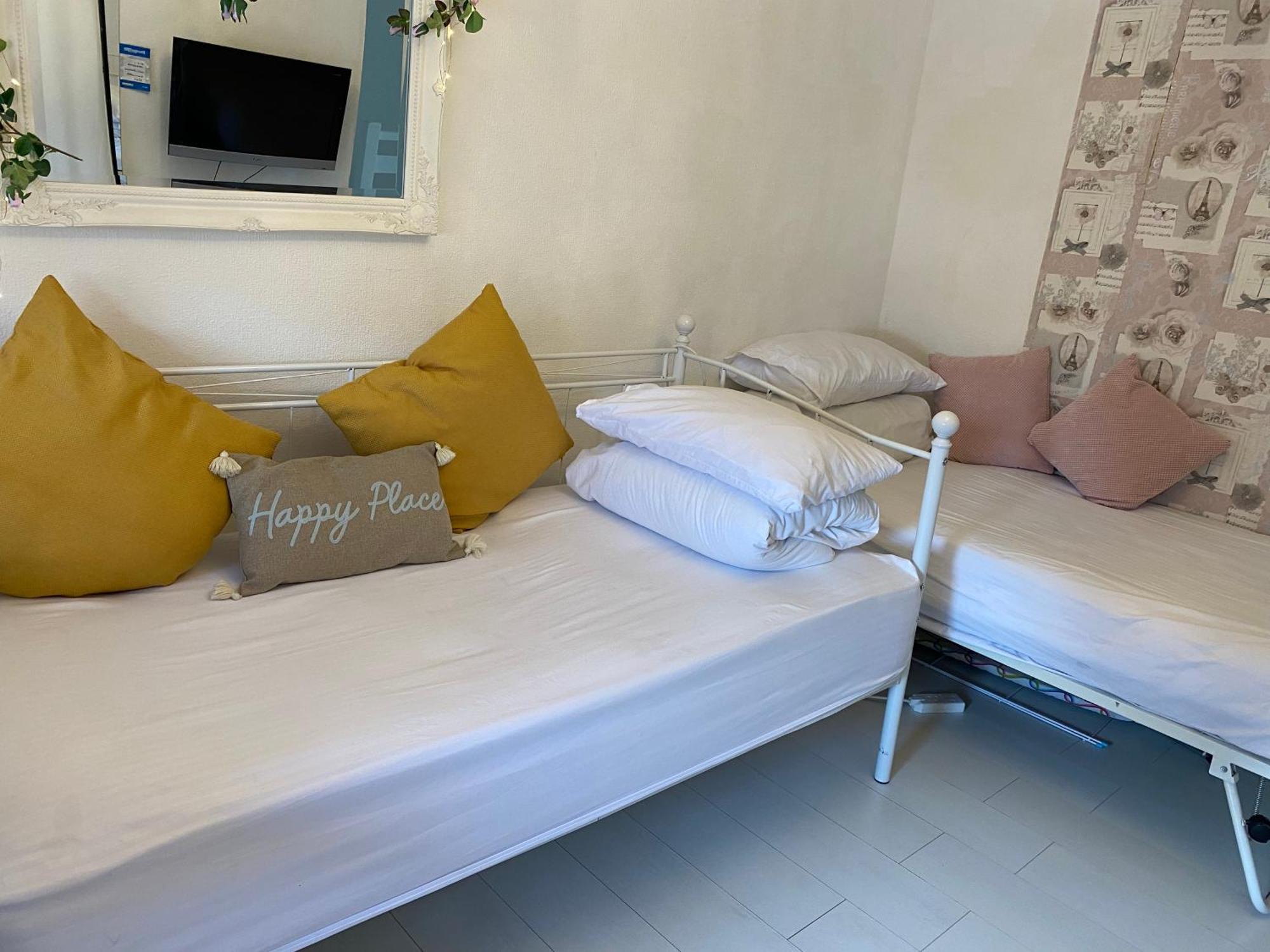 Happy Place With Kitchenette- Female Only Лондон Екстериор снимка